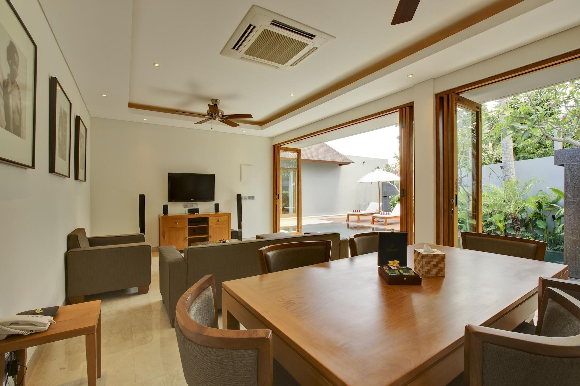 Koenokoeni Villa Seminyak Rum bild
