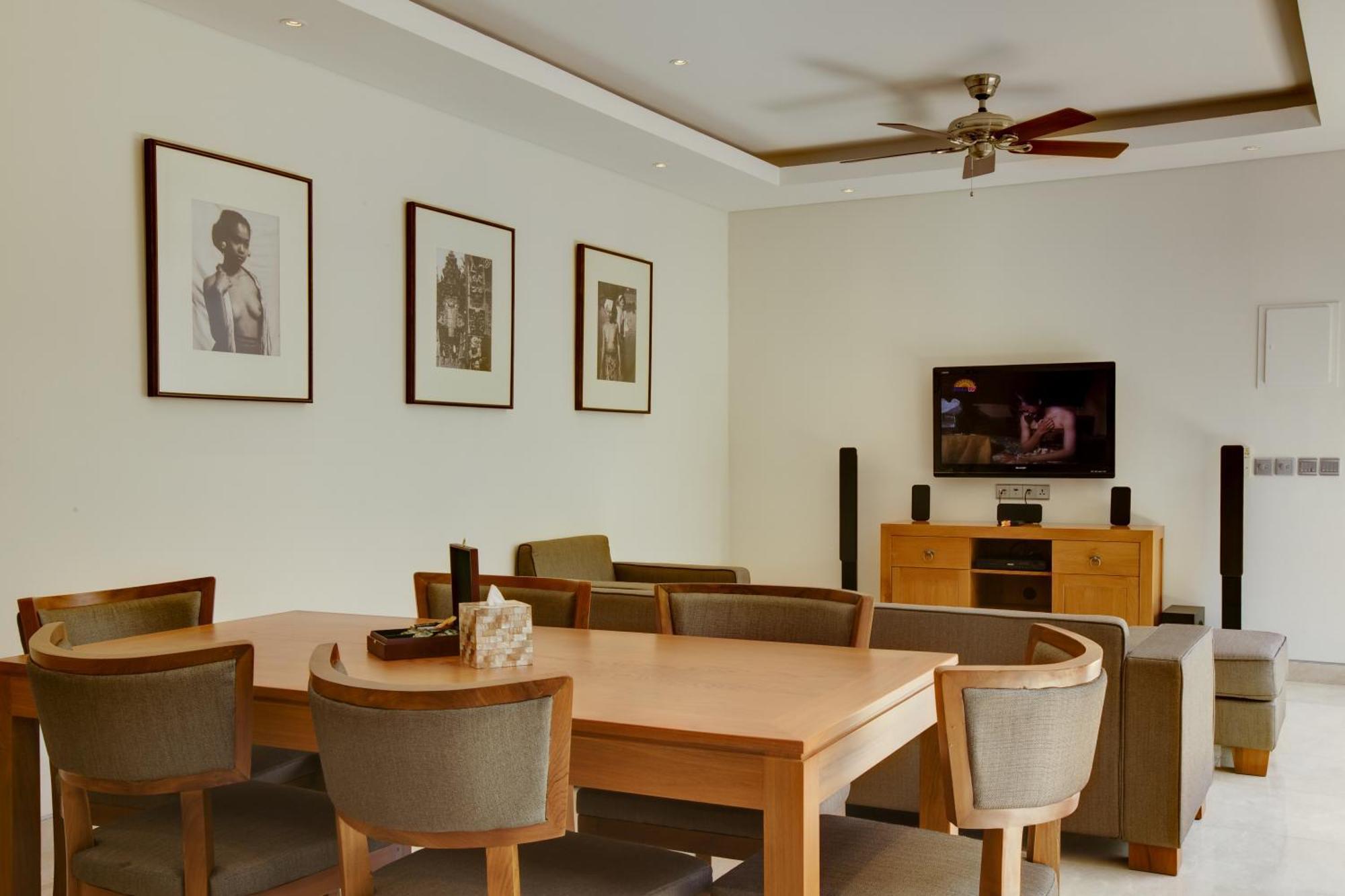 Koenokoeni Villa Seminyak Rum bild