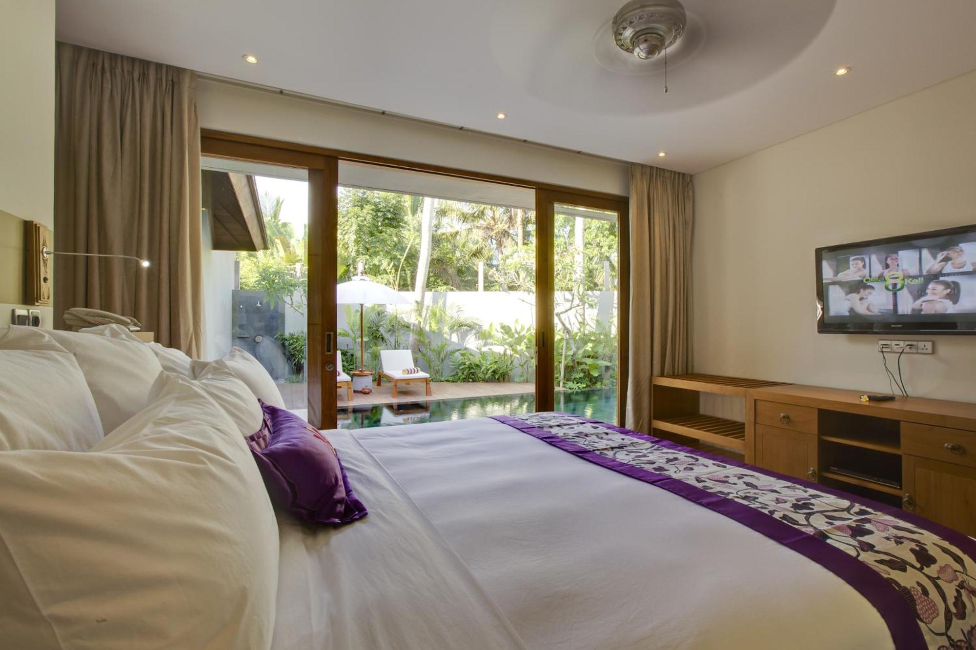 Koenokoeni Villa Seminyak Rum bild