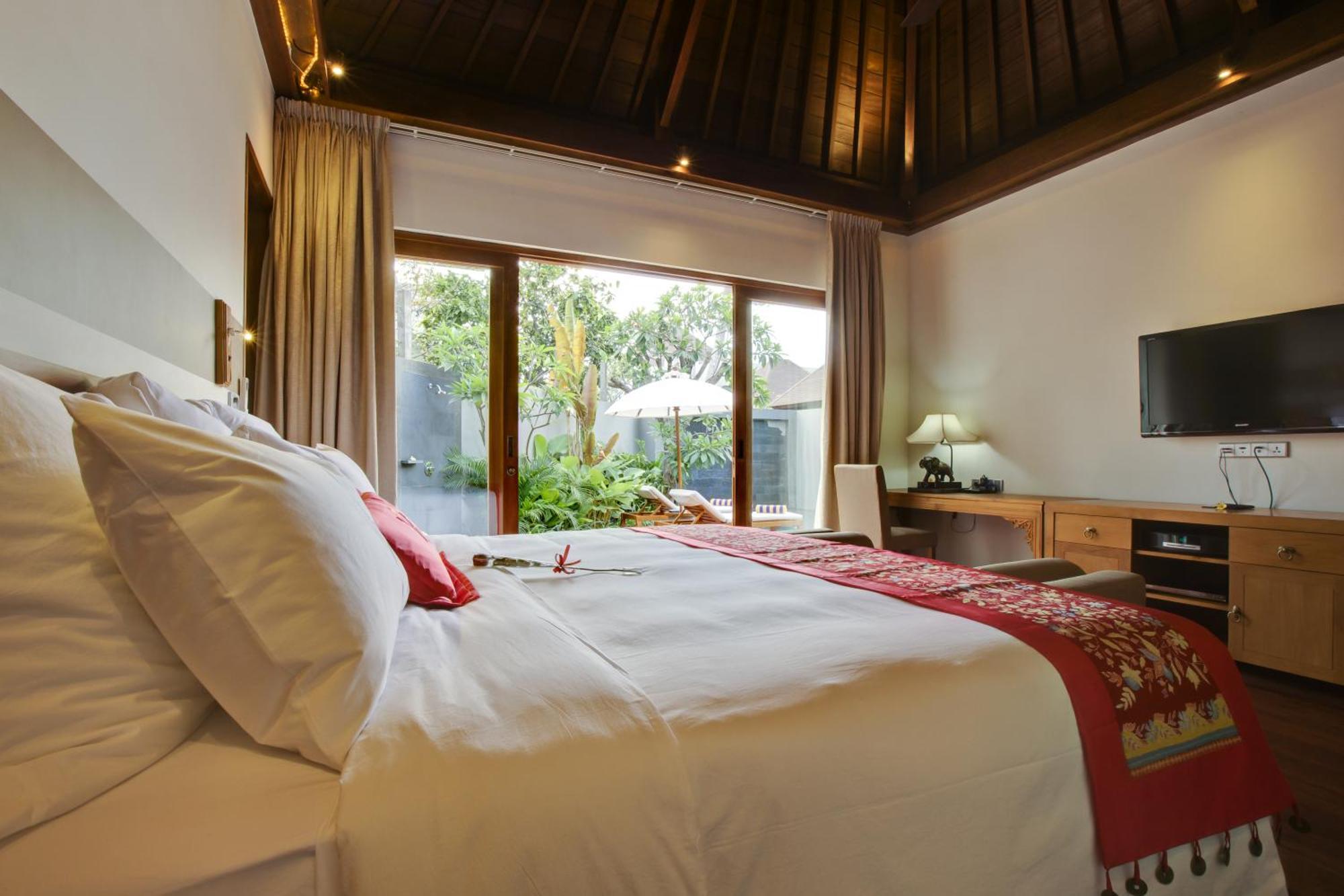 Koenokoeni Villa Seminyak Rum bild